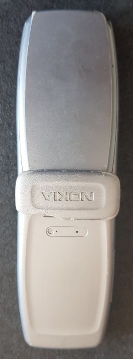 De colectie, celular Nokia vechi flip flop, in carcasa originala piele