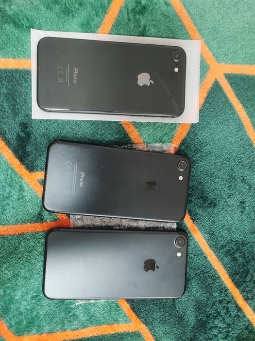 Vând iPhone 8 și 7