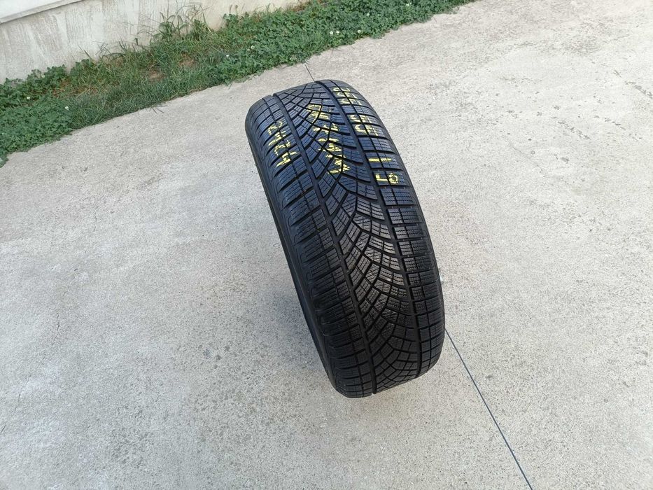 O anvelopa de iarna 255 55 19 goodyear ultragrip performance 7 mm 2024