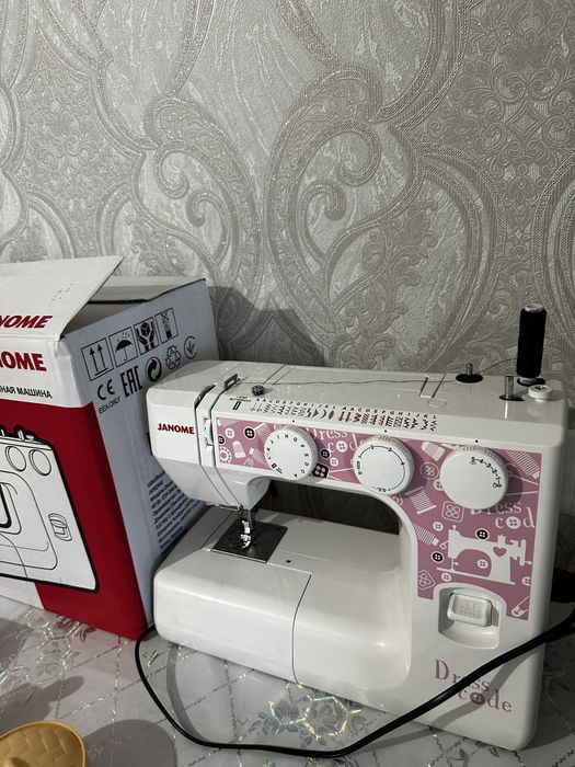 Швейная машина Janome DressCode