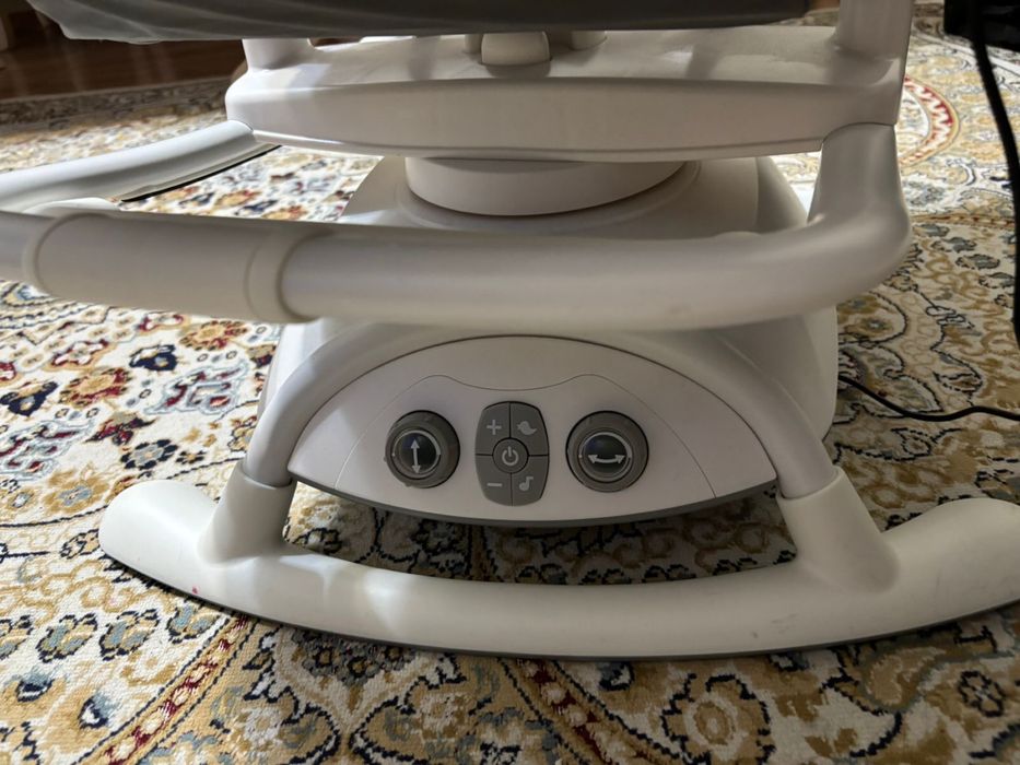 Продам детский шезлонг Joie