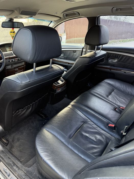 Bmw 735i Masina este impecabila