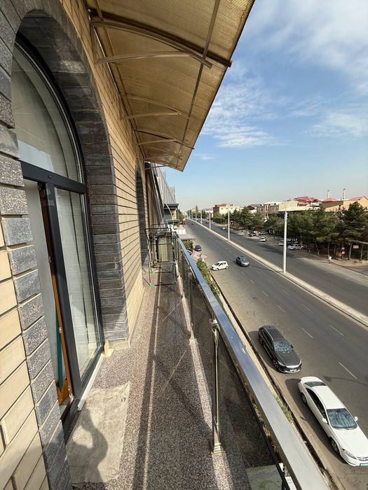 Белтепа Ибин Сино йол юзида 3хонали уй 3 этаж