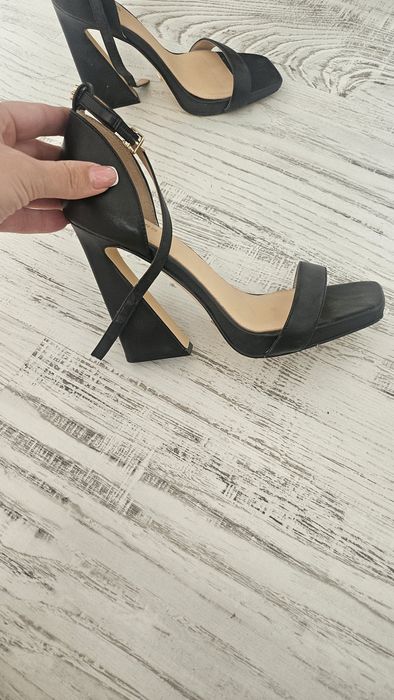 Сандали Guess 38 размер