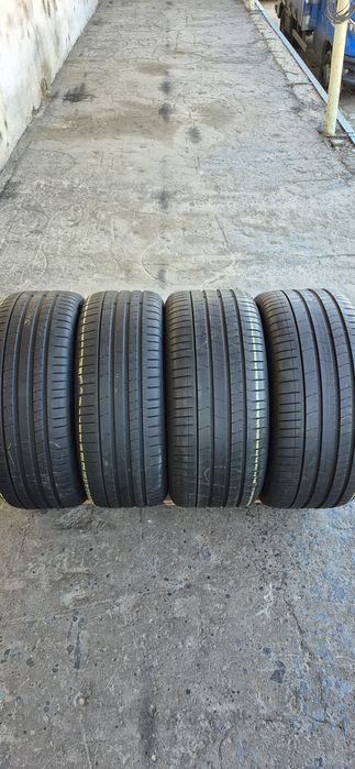 4 anvelope vara runflat Pirelli,fata 275/45/20,spate 305/40/20.Pretul este pe bucata.