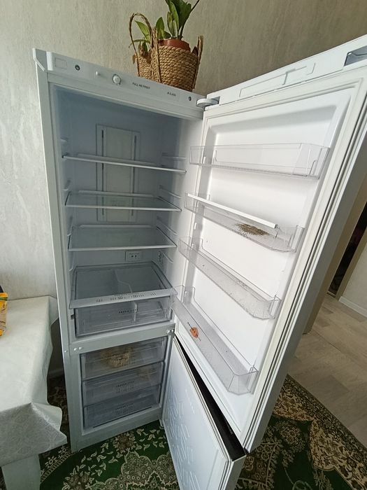Холодильник Б/у модель "бирюса"