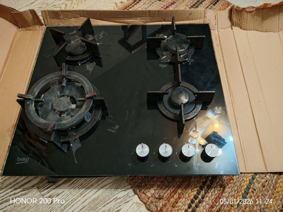 Plita incorporabila Beko  sticla neagra 9.5kw