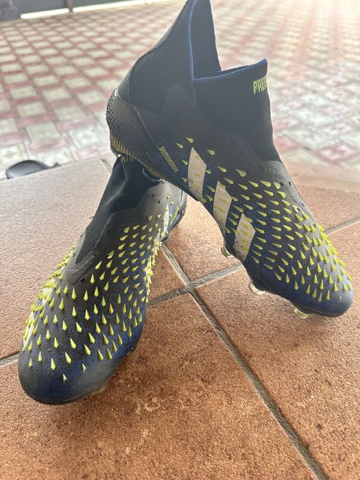 Продам бутсы Адидас