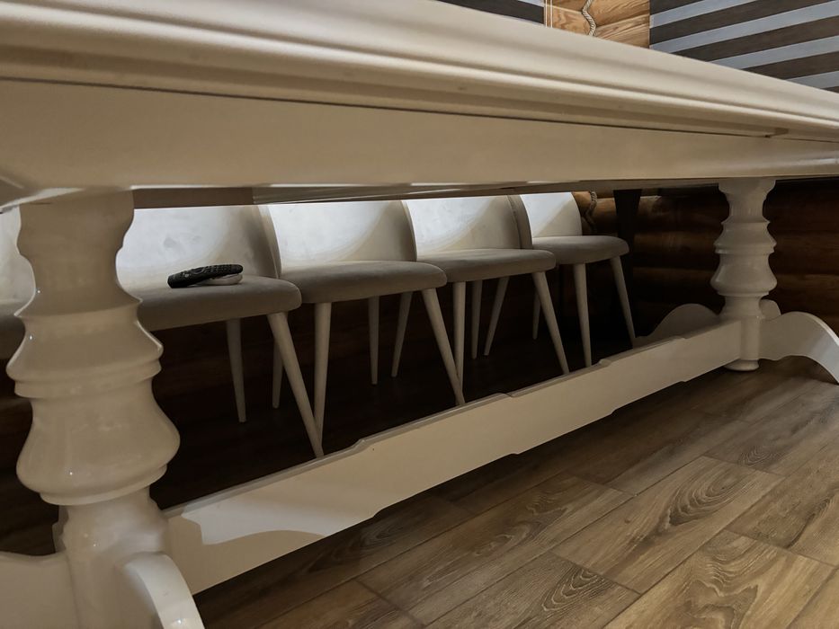 Стол со стульями