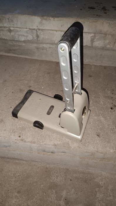 Продам дырокол..