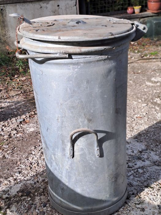 Метална кофа с капак, 85см