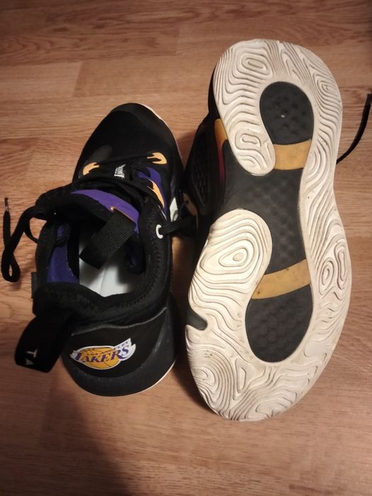 Adidași Tarmak Lakers