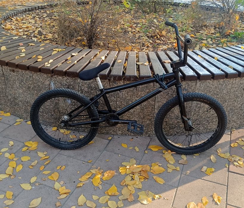 Велосипед BMX Giant Method 02, покрышки от Kenda