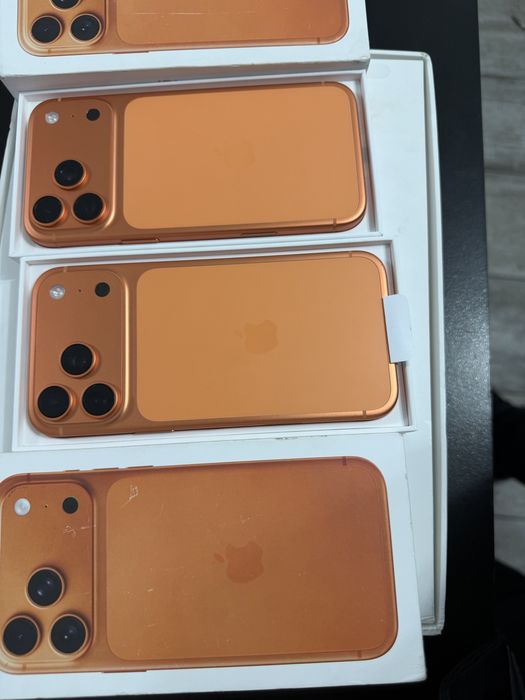 Vand doua iphone 17 pro max 256 E-SIM