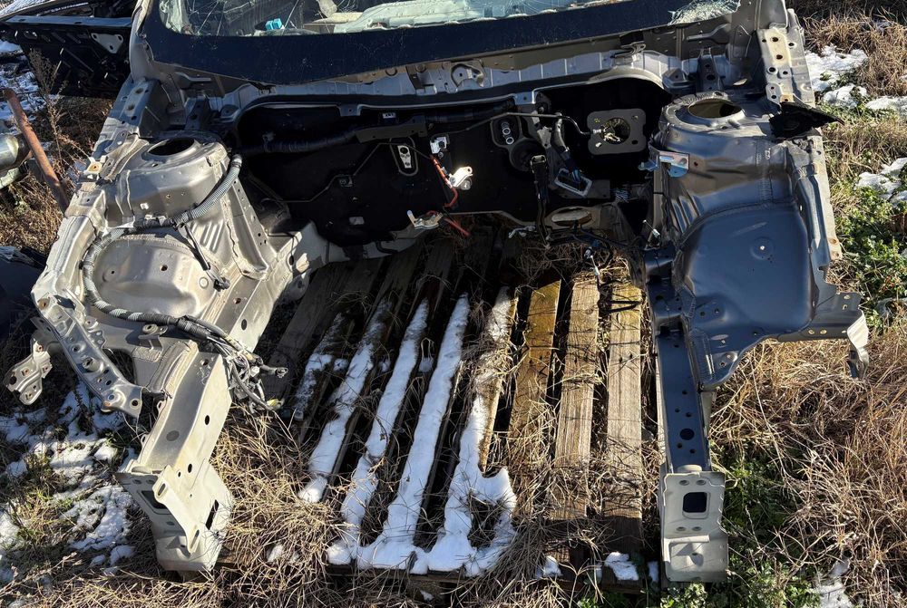 Части за Тойота Аурис 2 Toyota Auris II Ляв рог Десен рог Ляво бомбе