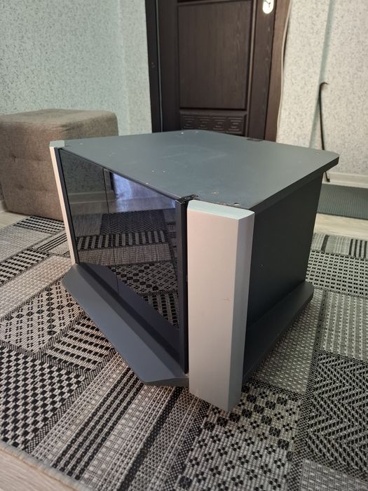 Продаю тумбу под тв