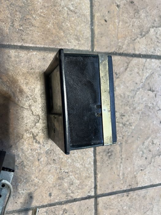 Продавам Ампермер