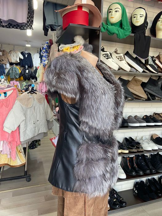 Женская кожаная жилетка с мехом из натуральной Лисы