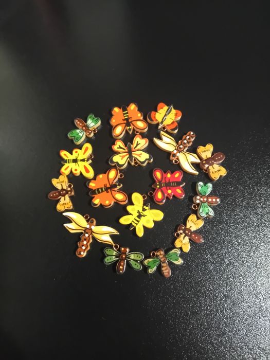 Mărțișoare din lemn,pictate și lăcuite.