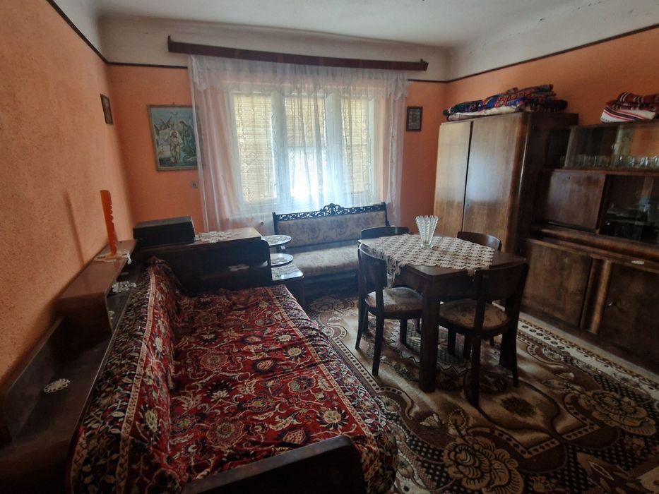 Vând casă la țară!