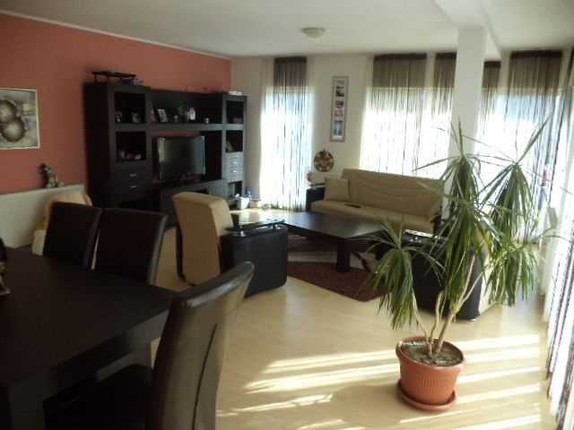 Inchiriez casa noua 7 Noiembrie / Nordului (panouri solare si AC)