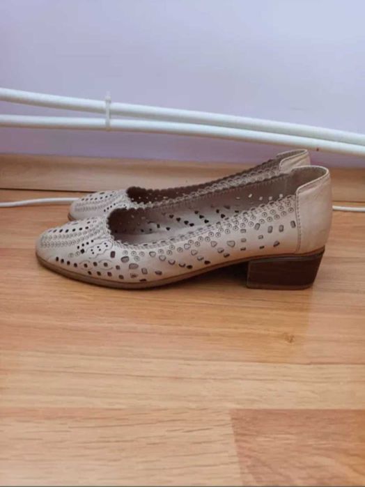 Дамски затворени обувки