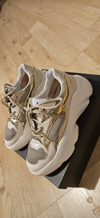 Adidasi Musette mărimea 38