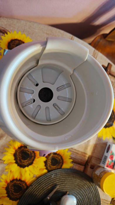 Уред за затопляне на бурканчета и шишета