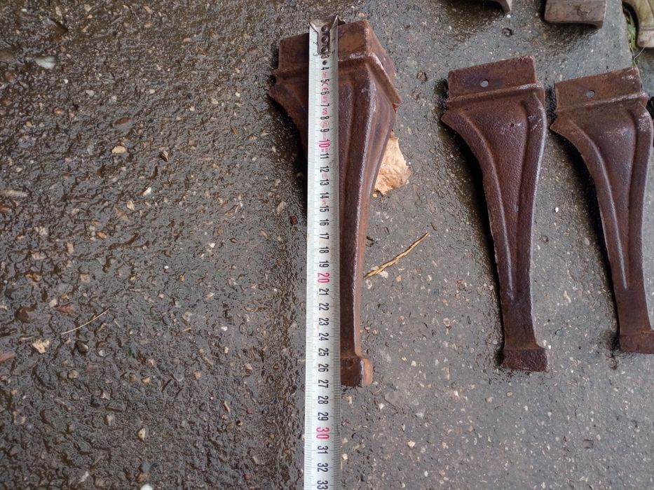 Антични чигунени крака