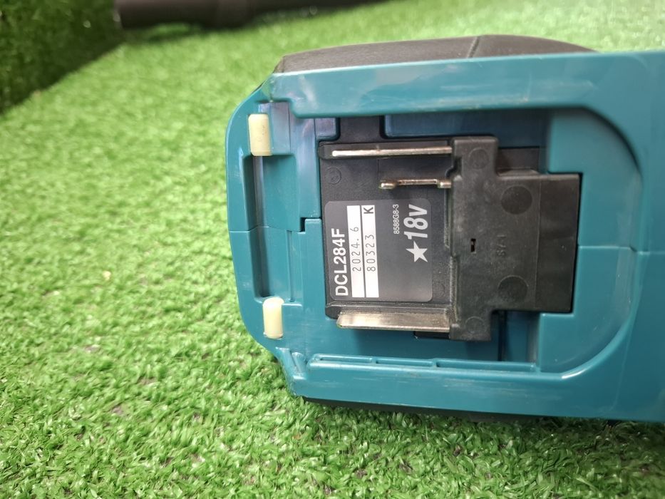 Безчеткова нова прахосмукачка на Makita DCL284F