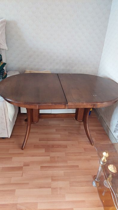 Стол раздвижной.