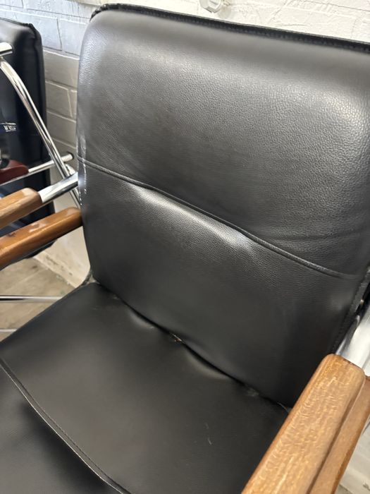 Стулья офисные с ручками