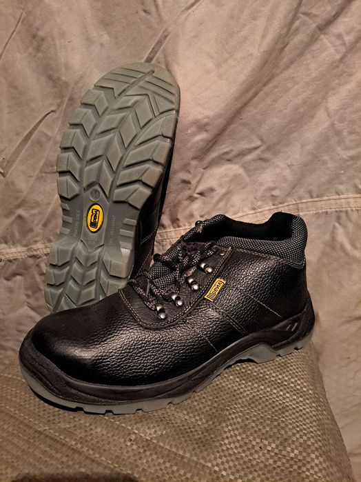 Продается рабочая одежда.