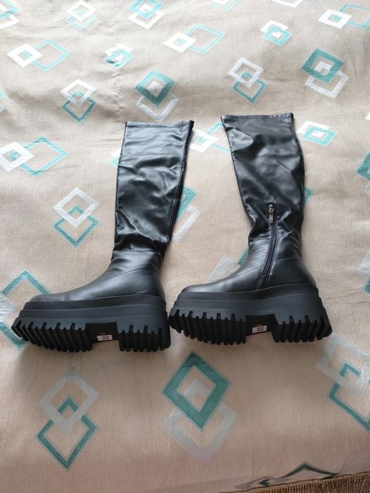 Продаю обувь ботфорты