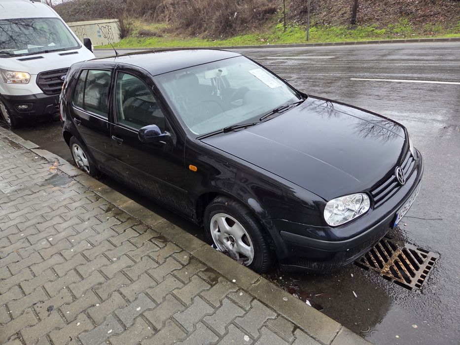 Vand golf 4 /1.4 benzina