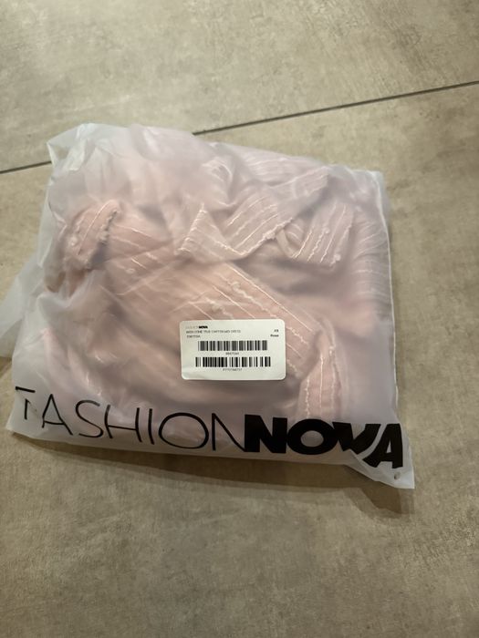 Рокля midi Fashion Nova