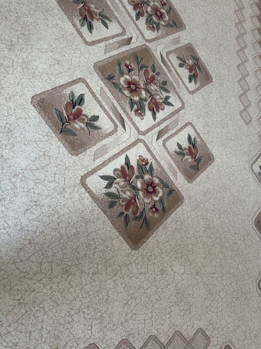 Продам кілем в хорошем состояние