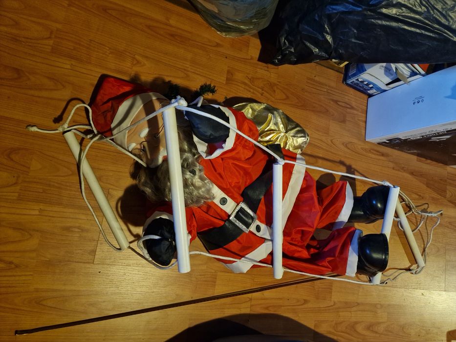 Ornament casa Mos cu scara