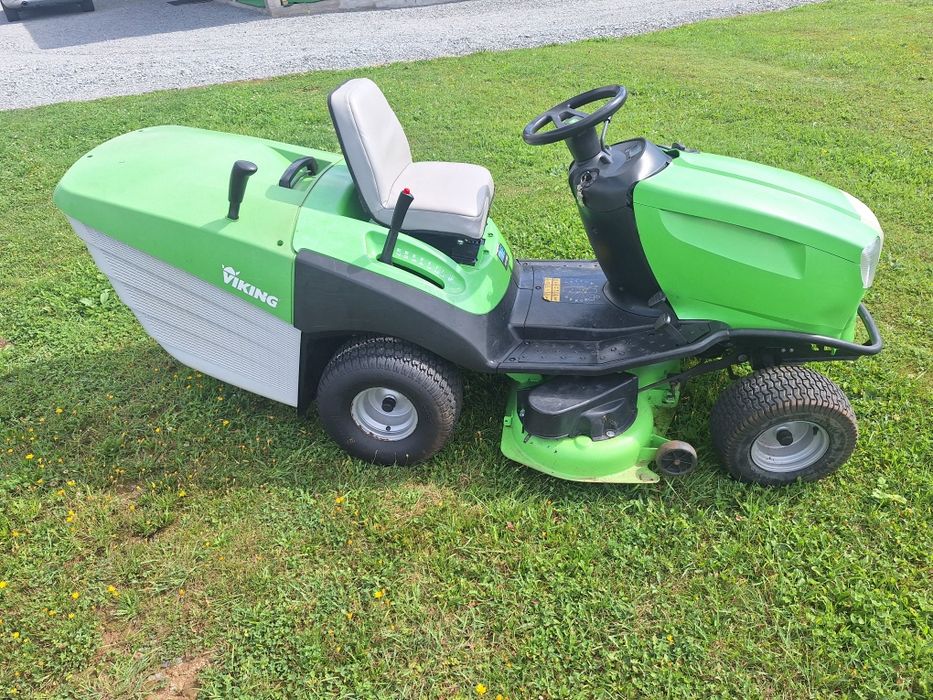 Tractoras iarbă gazon Viking