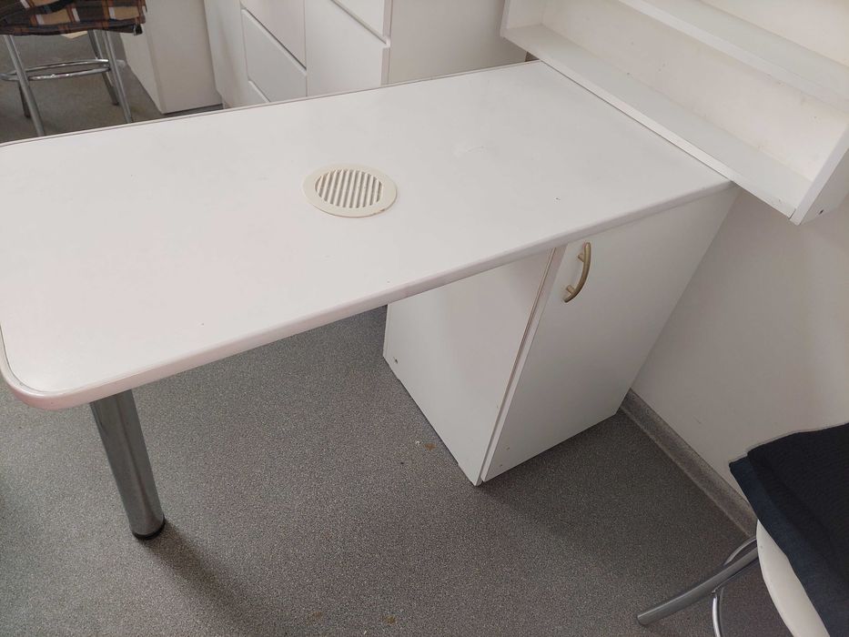 ПРОДАМ Маникюрный стол