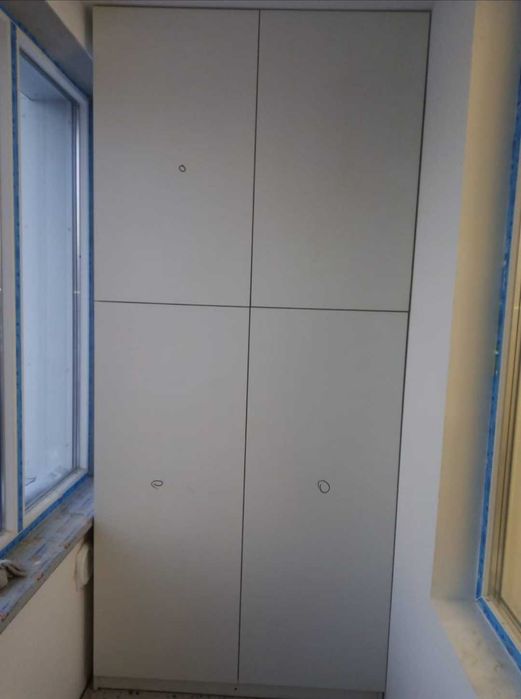 Полка, стеллаж балконға