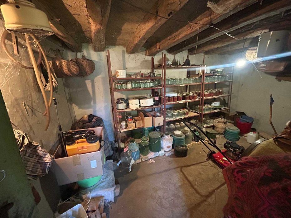 Двуетажна къща с фотоволтаици, с. Цар Асен