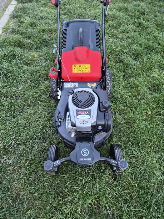 Mașină de tuns iarba