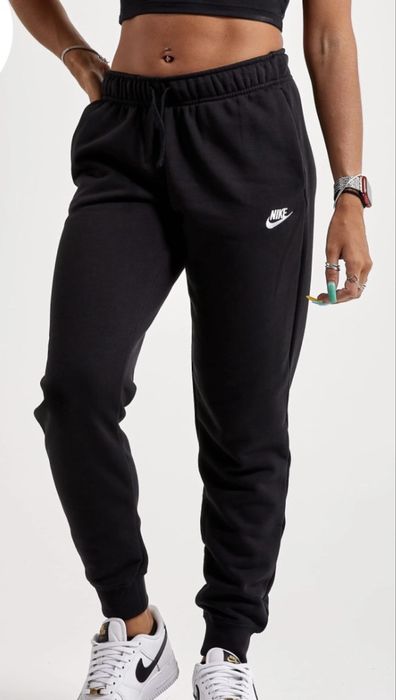 Дамски анцуг Nike