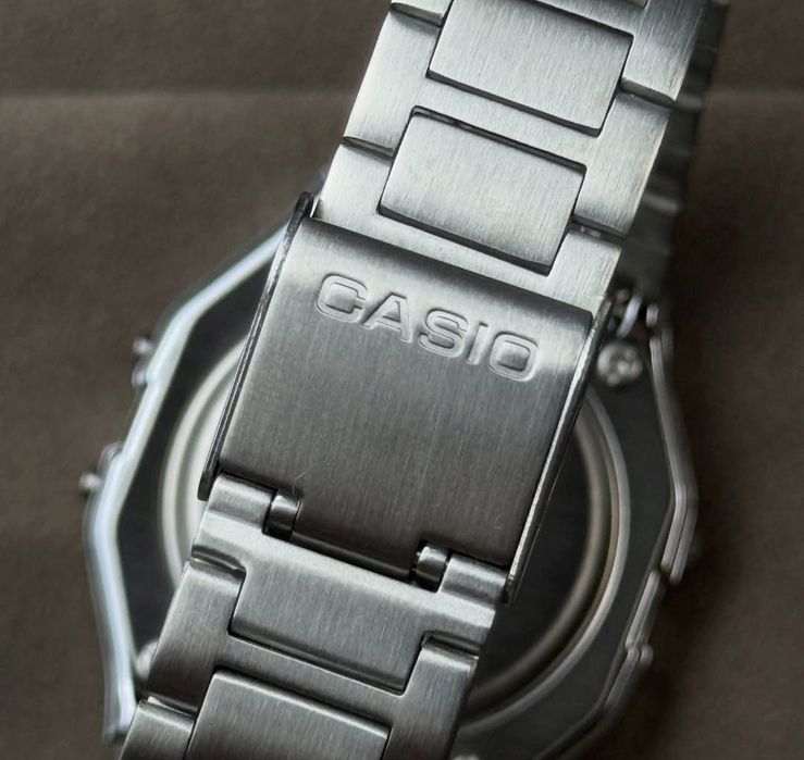 Продам новые часы