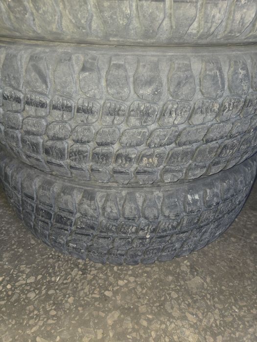 Продам 4 колеса 235/75R15