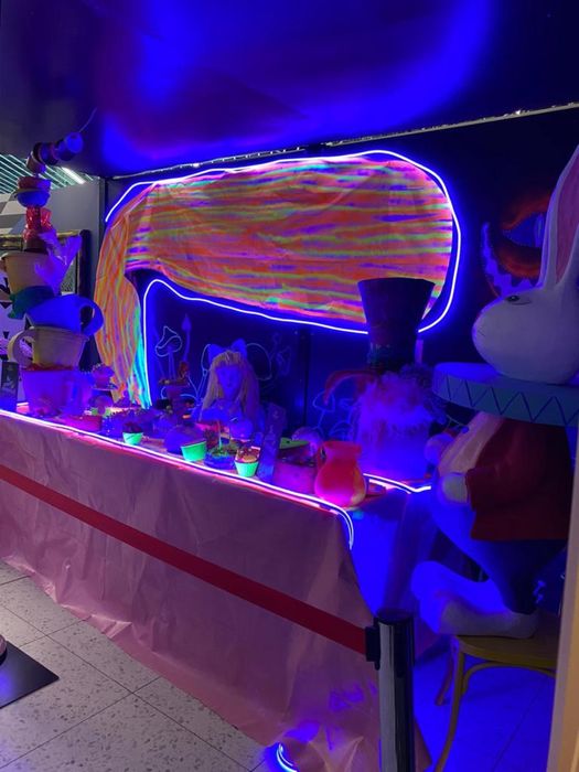 Decor scenografie, pictura, butaforie, efect U.V. arta murala