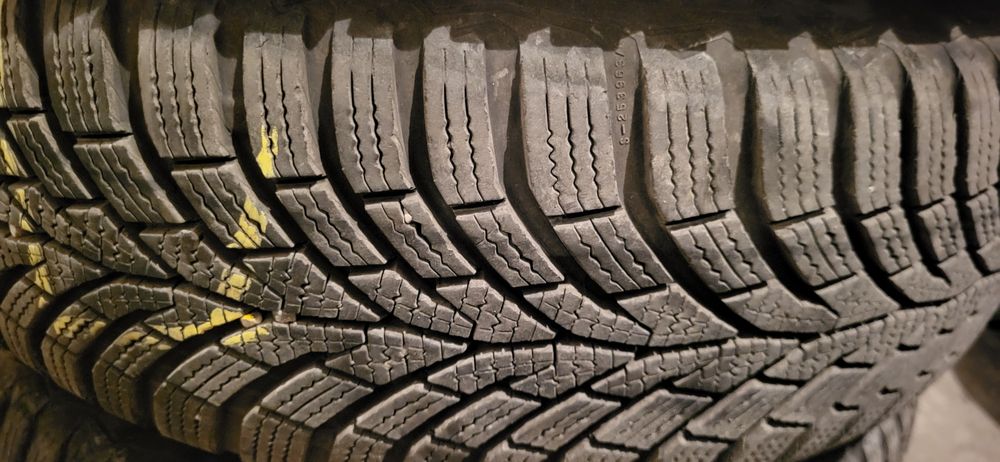 Зимни гуми с джанти 195х65х15 Continental