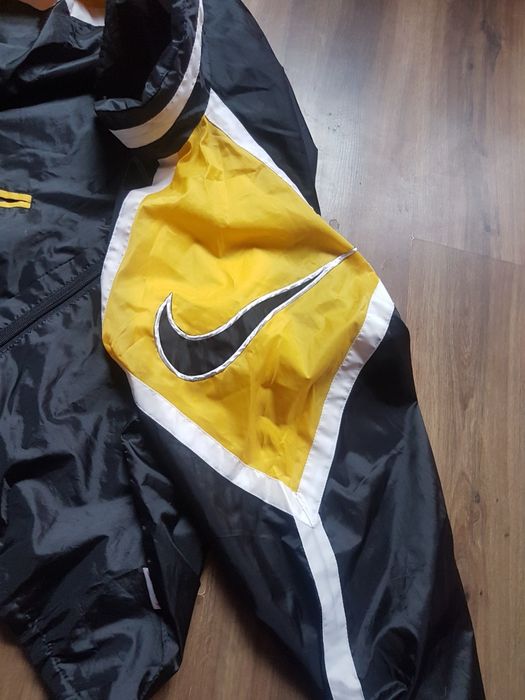 Оригинална ветровка на марка Nike