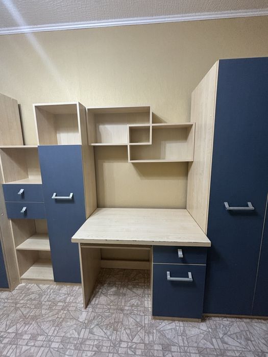 Стенка шкаф стол и полки